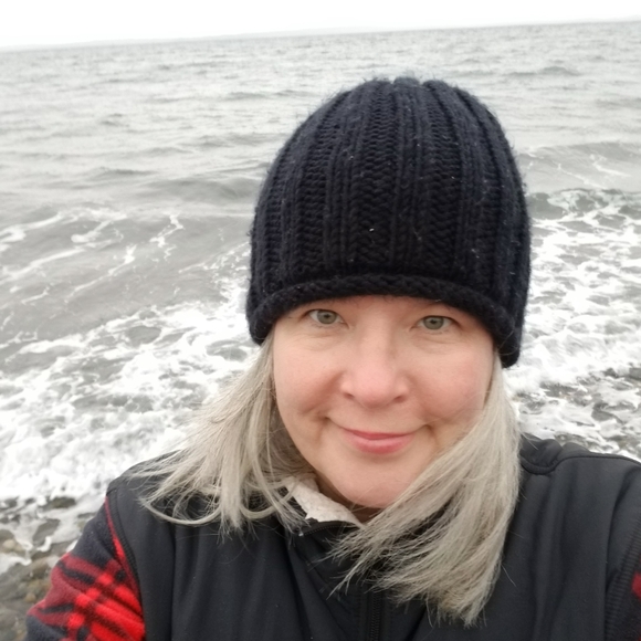 Meet your Posher, Elle - Picture 3 of 5